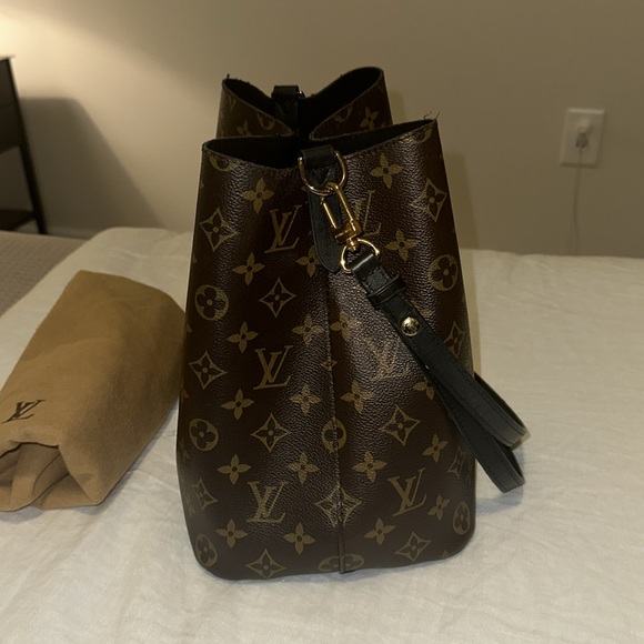 Louis Vuitton NéoNoé MM Black Monogram (100% authentic) - Picture 3 of 16